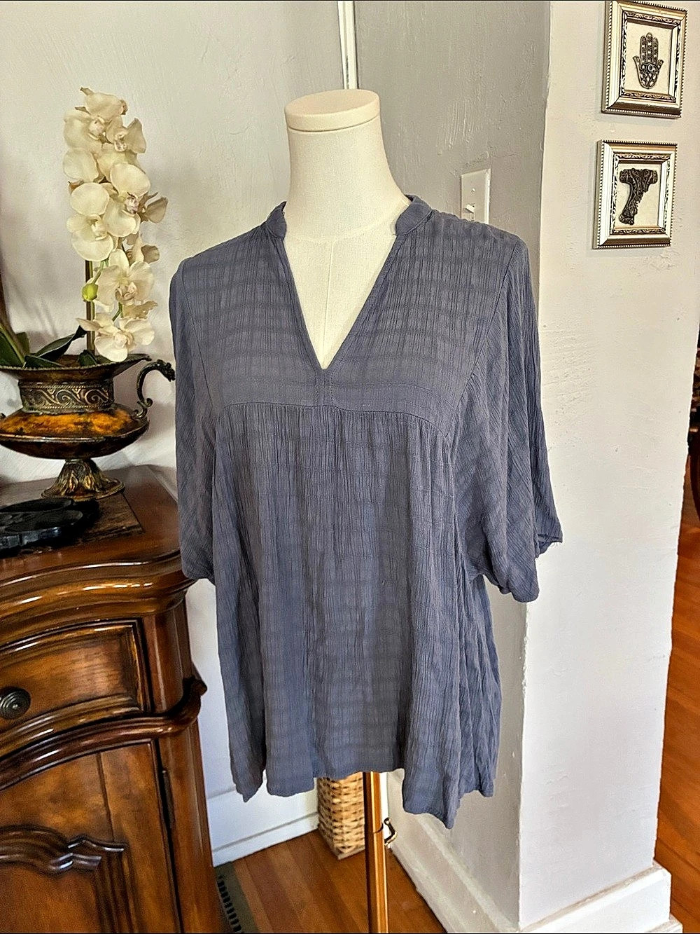 Knox Rose Crinkle Tunic in Gray Size Medium